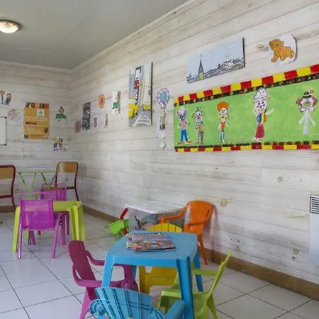 Mobil Prestige Avec Terrasse A - Api-1-52-159 * Royan